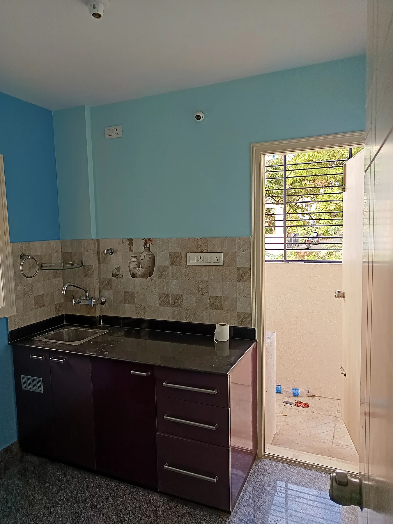 Residential building renovation — original site photograph 2
